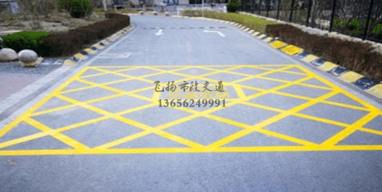 蘇州小區(qū)道路消防車通道劃線標(biāo)準(zhǔn)化示意圖，停車場消防車通道的設(shè)計(jì)規(guī)定要求？